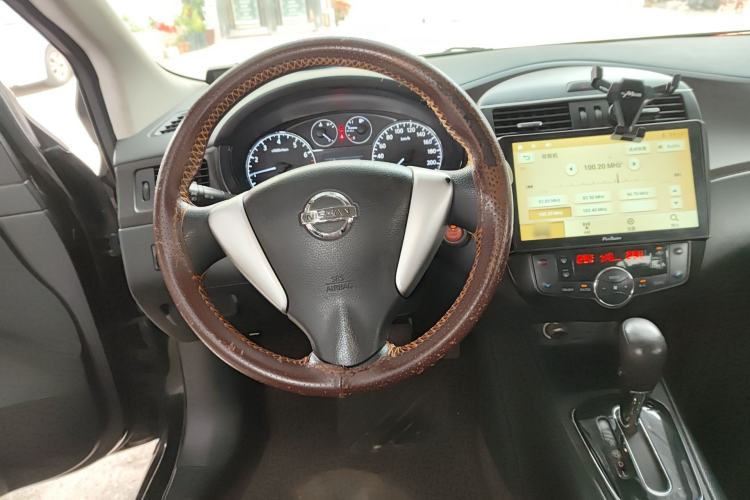 Used Nissan Tiida 2013 1.6L CVT Cool Cafe Edition
