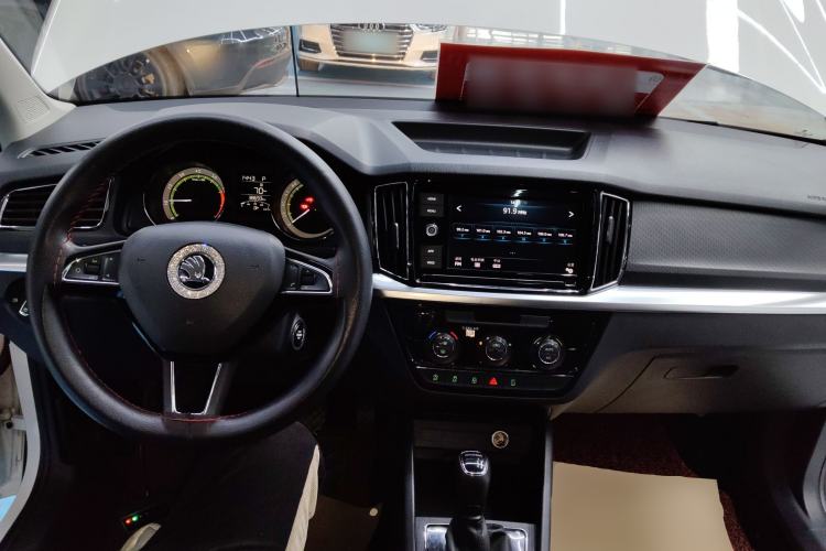 Used Skoda Kamiq 2018 1.5L Automatic Comfort Edition China VI Standard Center Console