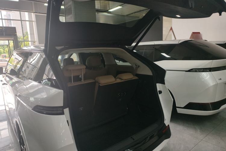 Used XPeng X9 2025 740 Ultra-Long Range Max Trunk