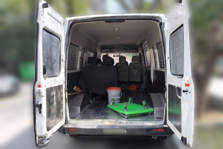 Used SAIC MAXUS Xintu V80 2019 2.5T Classic Model 6-Speed Manual Aotong Long Wheelbase Mid-Height 7-Seater