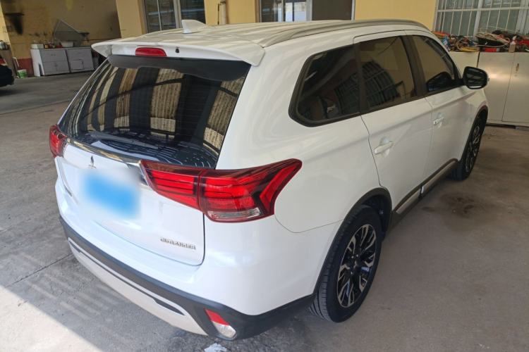 Used Mitsubishi Outlander 2019 2.0L Two-Wheel Drive Comfort Edition 5 Seats China VI Standard