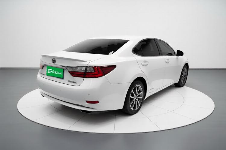 Used Lexus ES 2015 300h Comfort Edition
