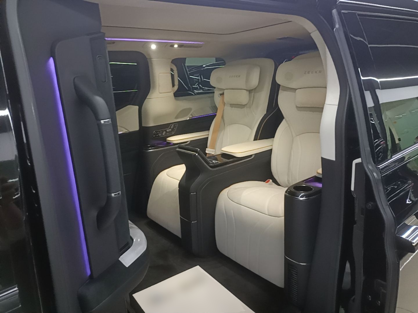 Zeekr 009 2024 GAC Trumpchi — снимка 20