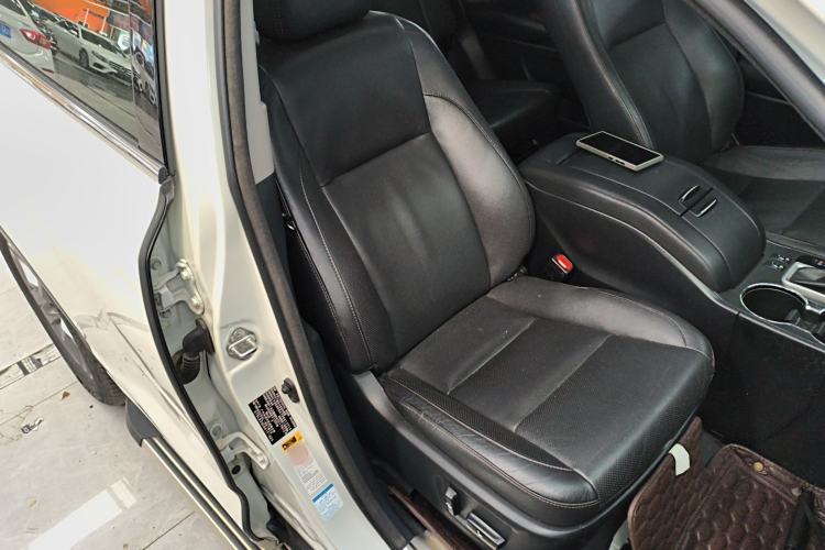 Used Toyota Highlander 2017 2.0T Four-Wheel Drive Luxury Edition 7 Seats Right Front Seat