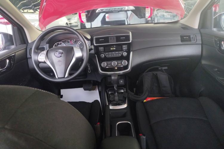 Used Nissan Tiida 2016 1.6L CVT Cool Dynamic Edition Center Console