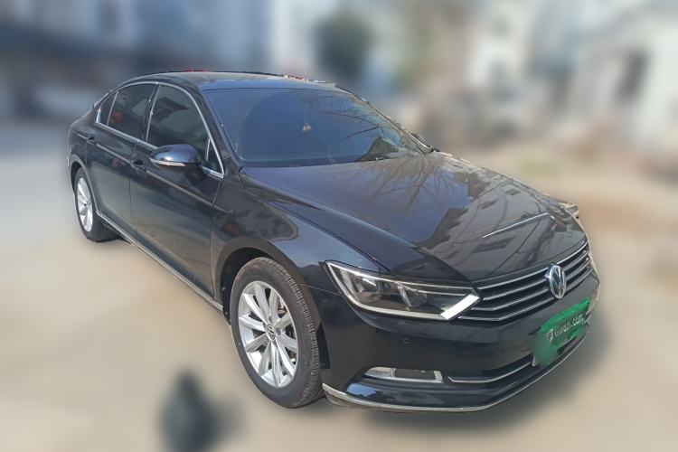 Used Volkswagen Magotan 2017 330TSI DSG Leading Model Front Right 45 Deg