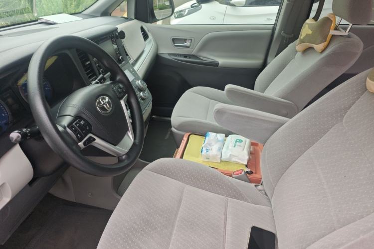 Used Toyota SIENNA 
