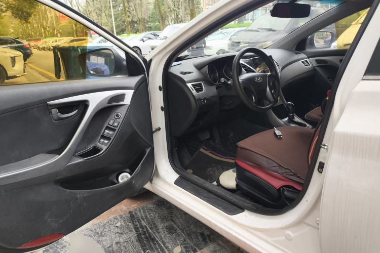 Used Hyundai Elantra (5th Generation / Langdong) 2016 1.6L Automatic Smart Version
