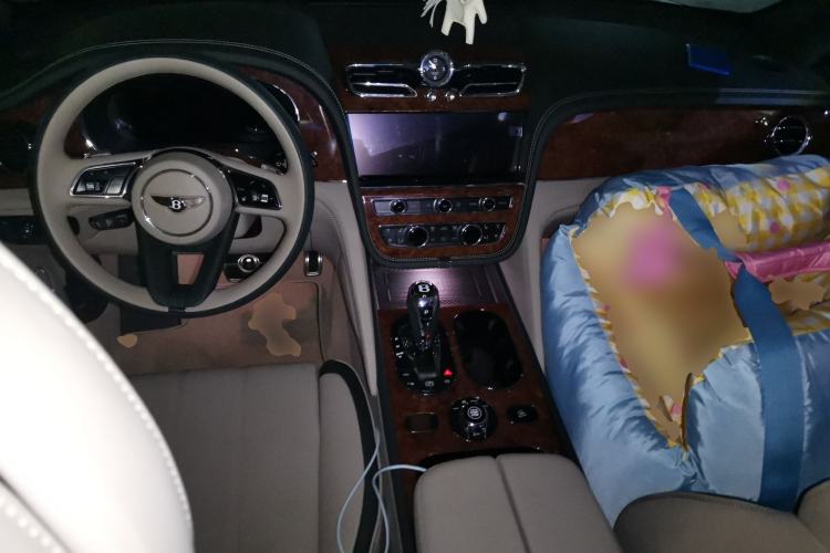 Used Bentley Bentayga 2022 4.0T V8
