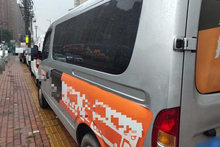 Used SAIC MAXUS Xintu V80 2023 2.0T Manual Classic Aoyuntong Short Wheelbase Ultra-Low Roof 5/6-Seater Left Side