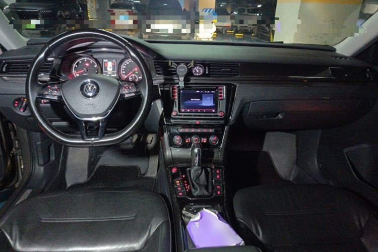 Used Volkswagen Passat 2016 330TSI DSG Prestige Edition Center Console