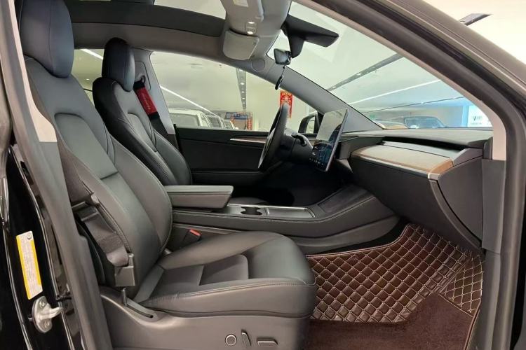 Used Tesla Model Y 2021 Long-Range All-Wheel-Drive Version
