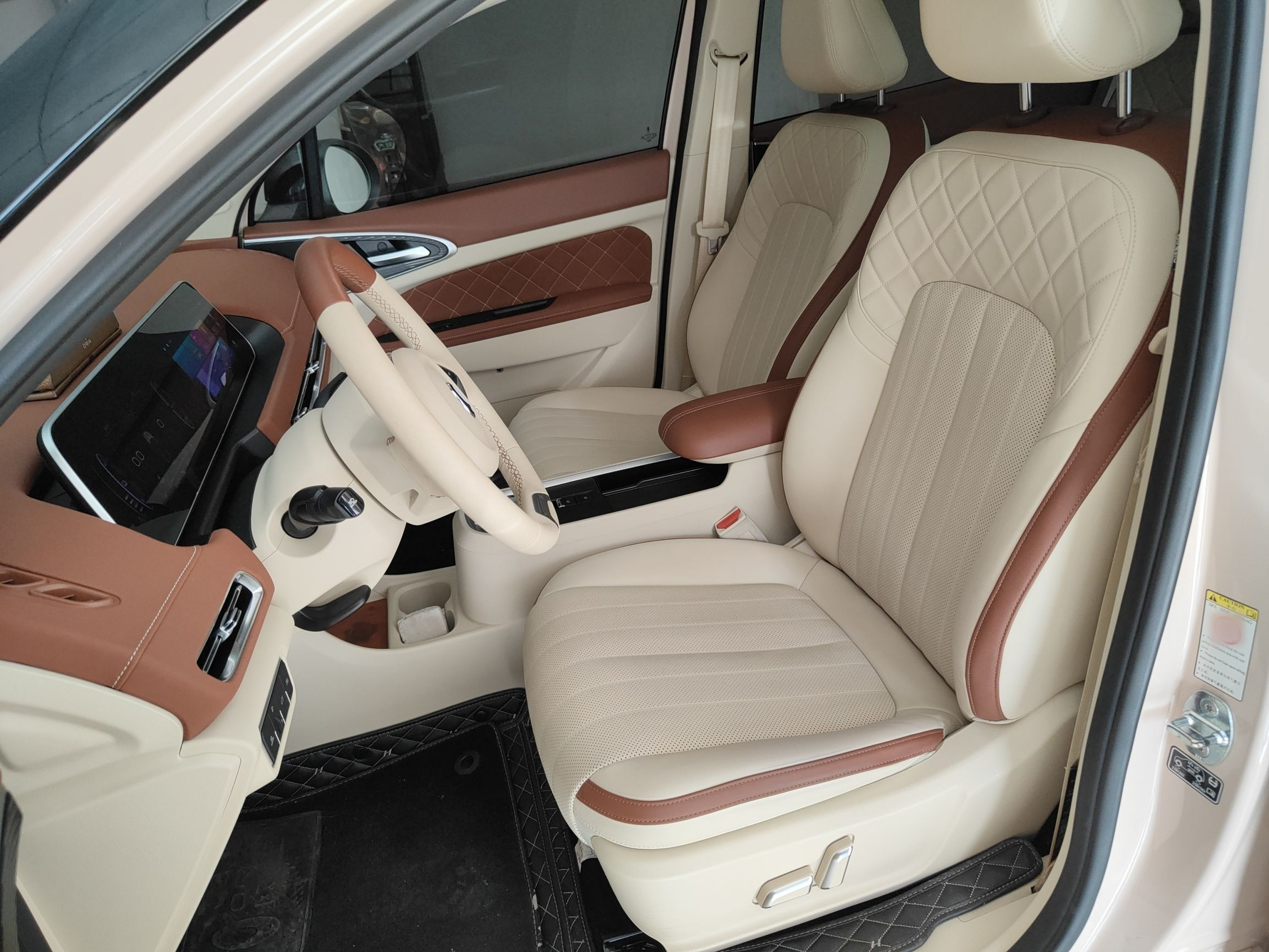 Переднее сиденье в автомобиле