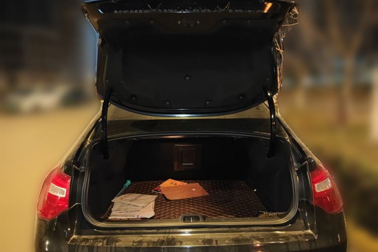 Used Citroen C5 2014 1.6T Automatic Luxury Model Trunk