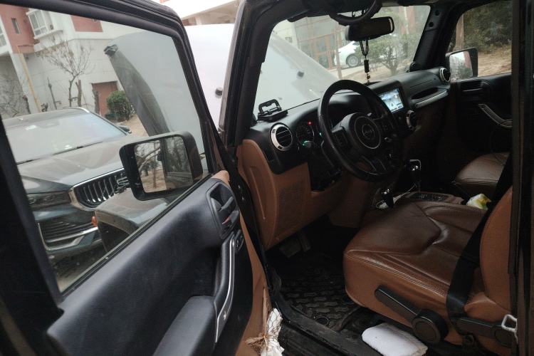 Used Jeep Wrangler 2013 3.6L Sahara Four-Door Edition
