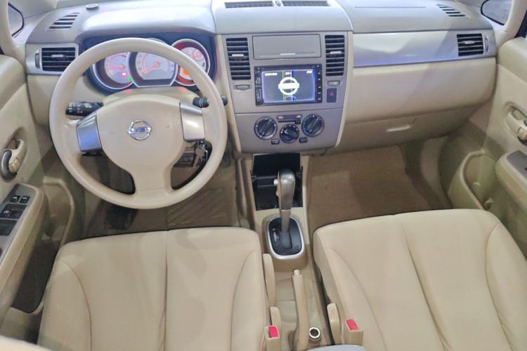 Used Nissan Tiida Sedan 2008 1.6L Automatic Fashion Edition Center Console