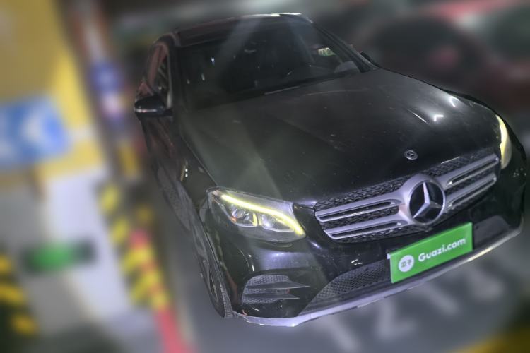 Used Mercedes-Benz GLC 2018 GLC 260 4MATIC Luxury Model Front Right 45 Deg