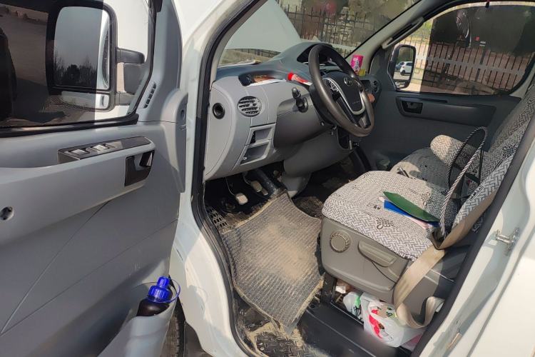 Used SAIC MAXUS Xintu V80 2021 2.0T Manual Classic City Delivery King Long Wheelbase Mid-Roof 3 Seats