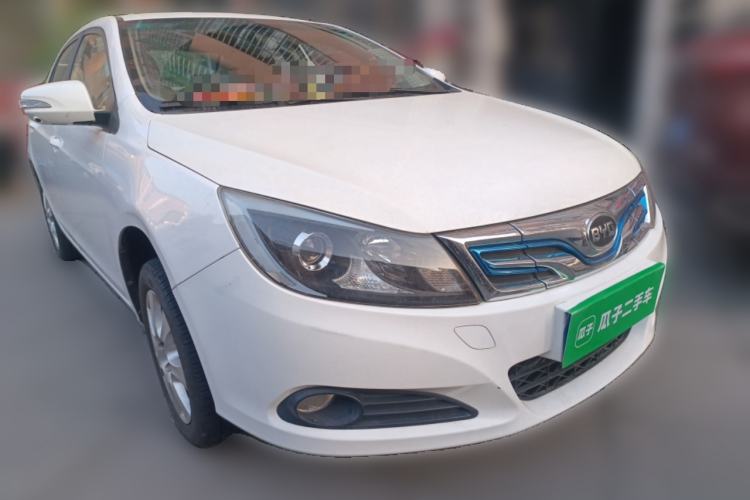 Used BYD e5 2017 300 Prestige Edition Front Right 45 Deg