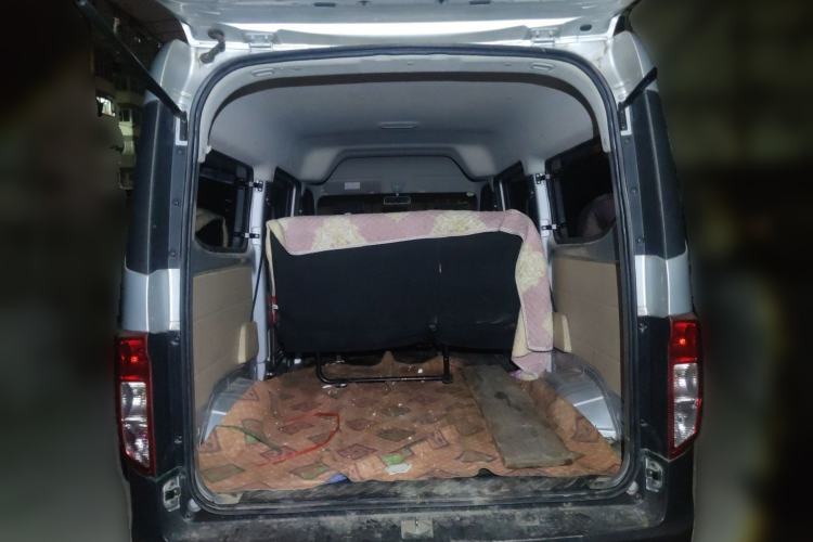 Used CHANGAN KUAYUE Xing V3 2023 1.3L Gasoline Comfort Model 5-Seater Passenger Vehicle Trunk