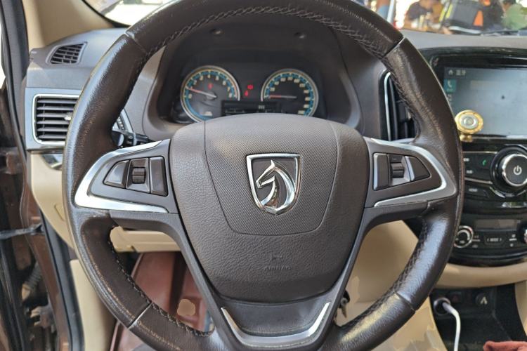 Used Baojun 730 2014 1.5L Manual Luxury Navigation ESP Version 7 Seats Steering Wheel