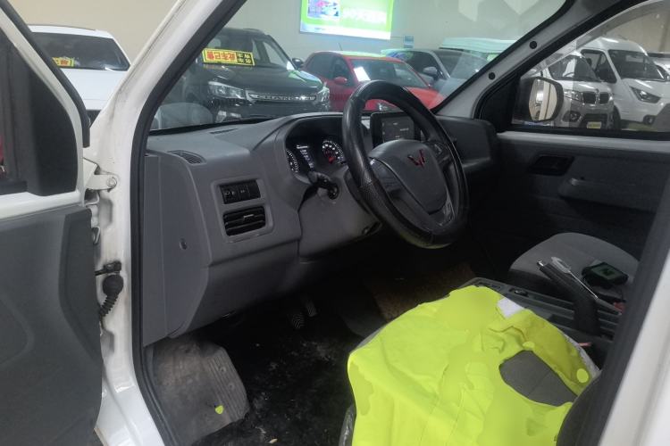 Used Wuling Yangguang 2024 300km Comfort Version with Sealed Windows 60kW
