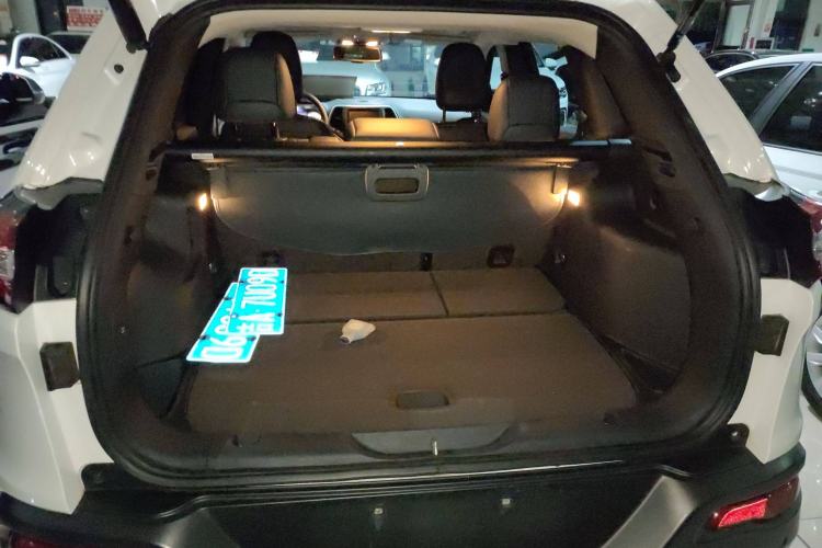 Used Jeep Cherokee 2020 2.0L Two-Wheel Drive Classic Sports Edition