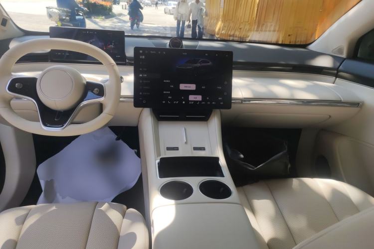 Used Hima Luxeed R7 2024 All-Electric 802 km Max Center Console