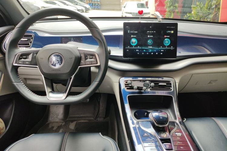 Used BYD Qin PLUS 2021 DM-i 55KM Flagship Model Center Console