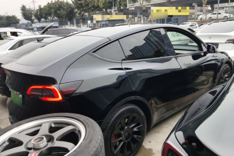 Used Tesla Model Y 2022 Long-Range All-Wheel-Drive Version