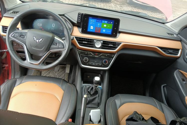 Used Wuling Rongguang V 2018 1.5L Standard Version Center Console