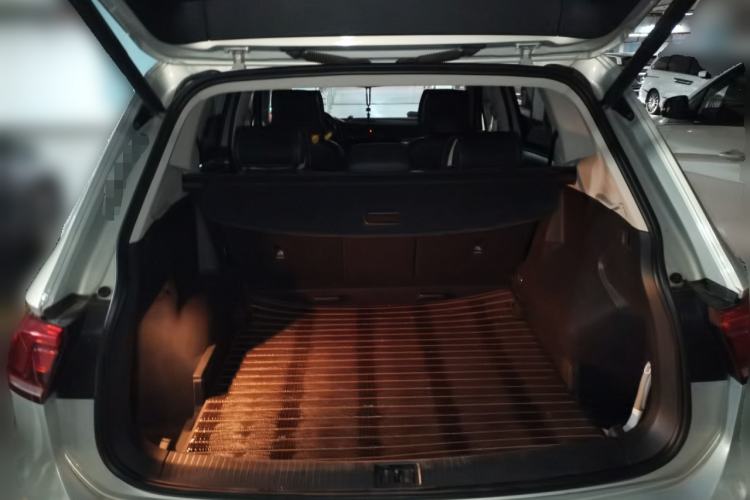 Used Volkswagen Tiguan L 2019 Revised 330TSI Automatic Two-Wheel Drive Smart & Luxury Edition China VI Standard