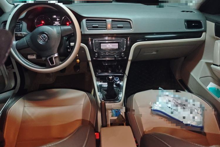 Used Volkswagen Gran Lavida 2013 1.4 TSI Manual Comfort Model Center Console