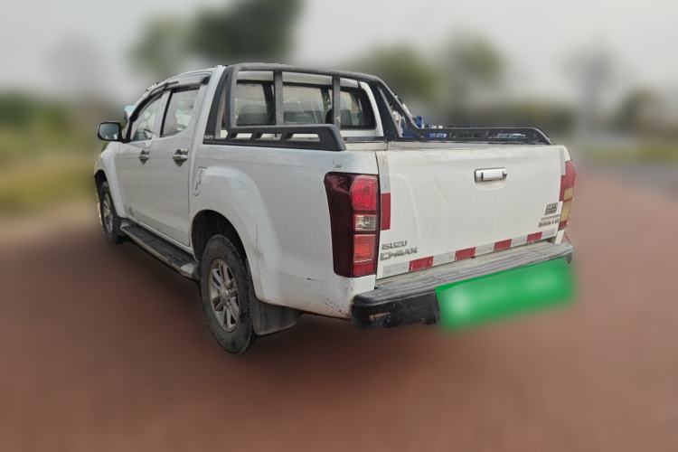 Used Isuzu D-MAX 2015 2.5T Two-Wheel Drive Automatic High-Performance Elite Version 4JK1
