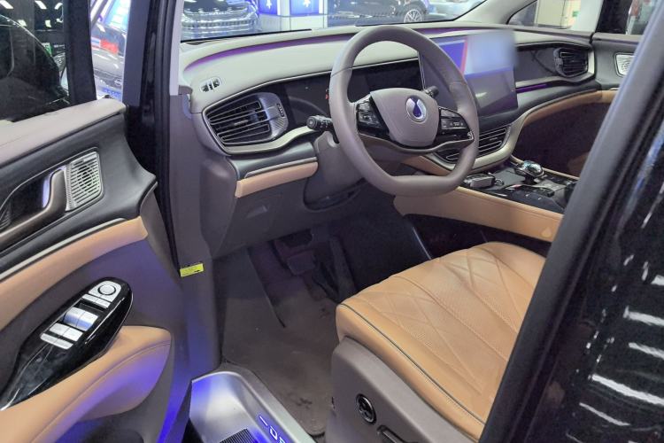 Used Denza D9 2022 DM-i 970 Four-Wheel Drive Flagship Model
