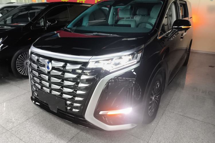 Used Denza D9 2023 DM-i 965 Luxury Model