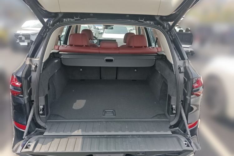 Used BMW X5 2023 xDrive 30Li Luxury M Sport Package Trunk