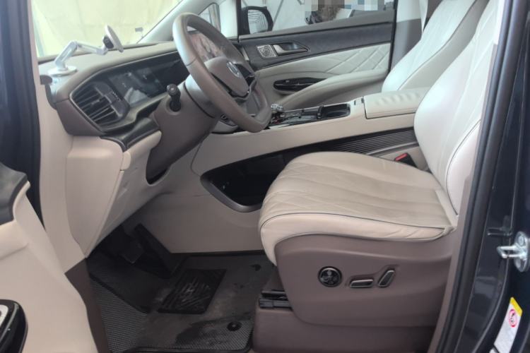 Used Denza D9 2022 DM-i 1040 Prestige Model