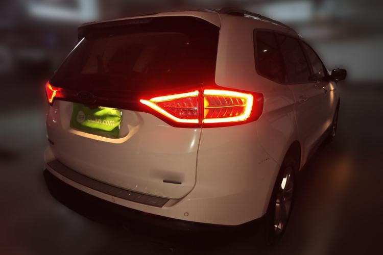 Used Ford Edge 2016 EcoBoost 245 Two-Wheel-Drive Titanium 7-Seater Rear Right 45 Deg