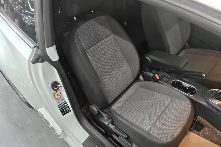 Used Volkswagen Beetle 2015 180TSI model Right Front Seat