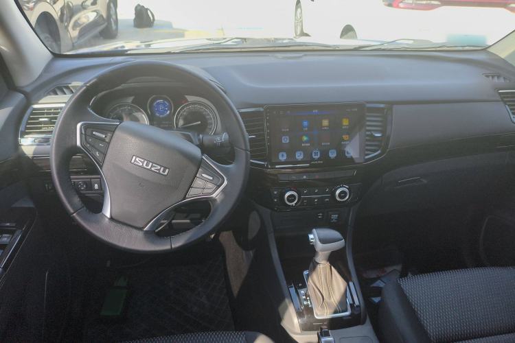 Used Isuzu D-MAX 2020 1.9T Two-Wheel Drive Automatic Comfort Edition China VI Standard RZ4E Hi-Power