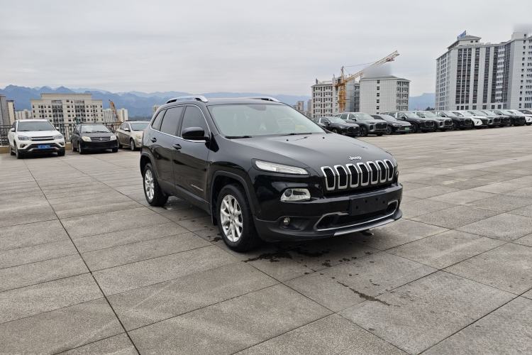 Used Jeep Cherokee 2017 2.0L Superior Edition
