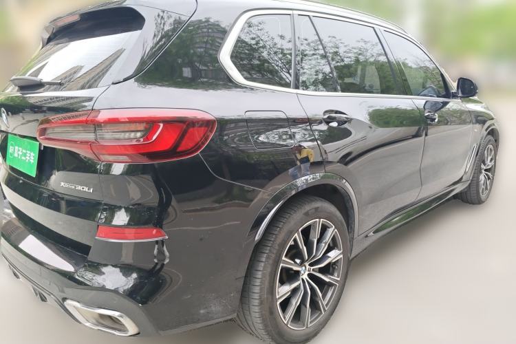 Used BMW X5 2022 xDrive 30Li Luxury M Sport Package Rear Right 45 Deg