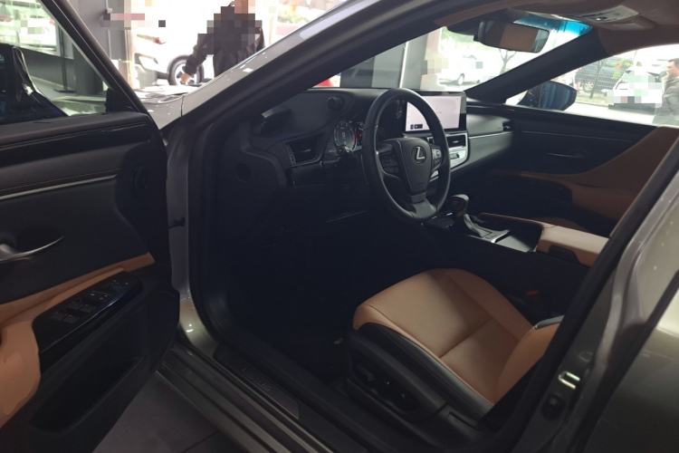 Used Lexus ES 2023 200 Excellence Edition
