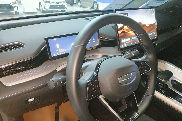 Used Geely Auto Preface 2025 Dongfang Yao 1.5TD Fuyao Edition Center Console