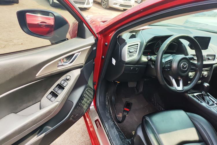 Used Mazda 3 Axela 2019 Cloud-Controlled Sedan 1.5L Automatic Luxury Model China VI Standard Driver Seat
