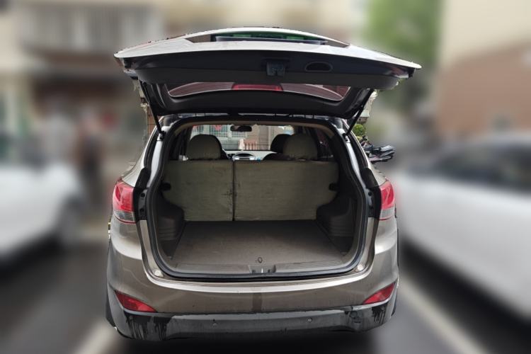 Used Hyundai ix35 2010 2.0L Automatic Two-Wheel Drive Elite Edition GLS Trunk