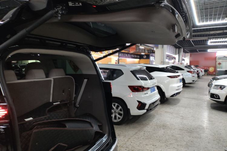 Used Denza D9 2022 DM-i 970 Four-Wheel Drive Flagship Model Trunk