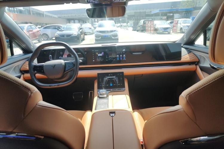 Used VOYAH PASSION 2024 PHEV Four-Wheel Drive Ultra-Long Range Executive Edition Center Console