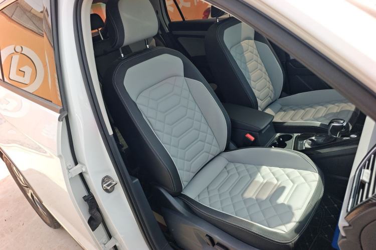 Used Volkswagen Tayron 2024 300TSI Two-Wheel-Drive Luxury Plus Advanced Version Right Front Seat